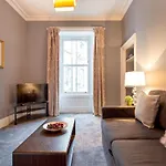 Stunning 2-Bed Apartment in Central Edinburgh
