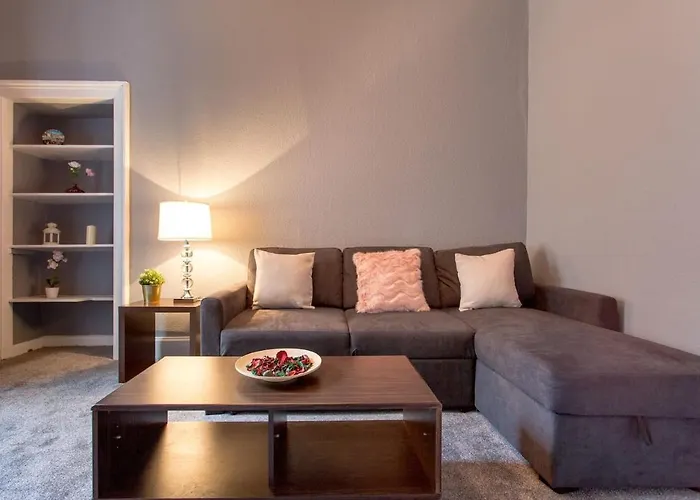 Stunning 2-Bed Apartment in Central Edinburgh